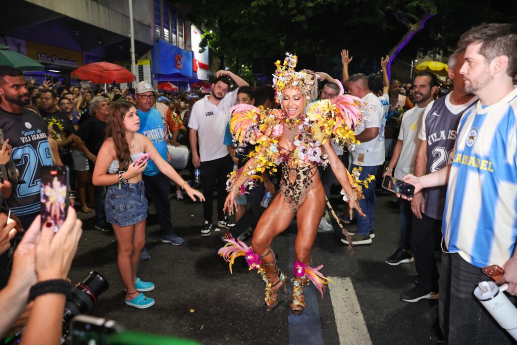 Ensaios técnicos: Vila, Salgueiro, Tuiuti e Portela passam pela Sapucaí neste sábado