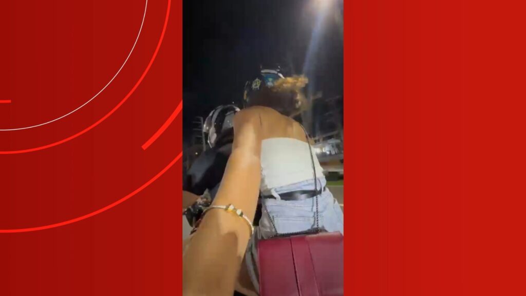 Jovem tem celular furtado no momento em que gravava vídeo em moto