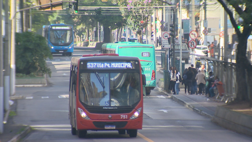 Linhas de ônibus têm novos horários em Juiz de Fora; veja o que muda