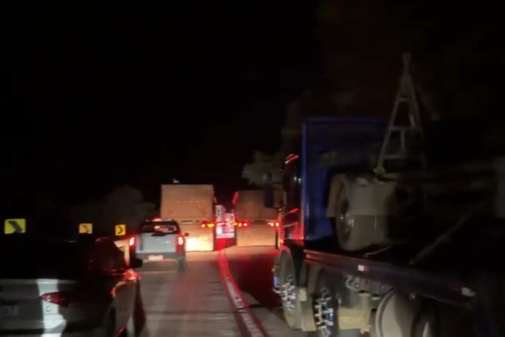 Batida entre carretas, caminhão e carro interdita trecho da Serra de São Vicente por mais de 1 hora em MT