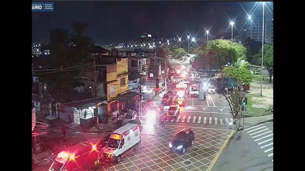 Imóveis desabam no entorno do Estádio do Maracanã, no Rio de Janeiro; mãe e filha ficam soterradas