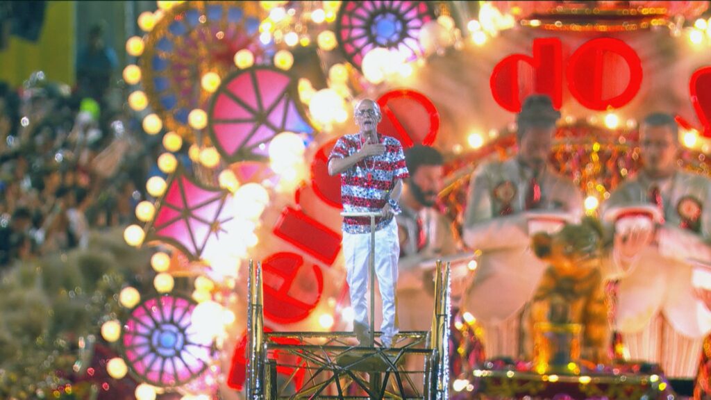 Mestre Ciça aparece de surpresa na comissão de frente da Viradouro