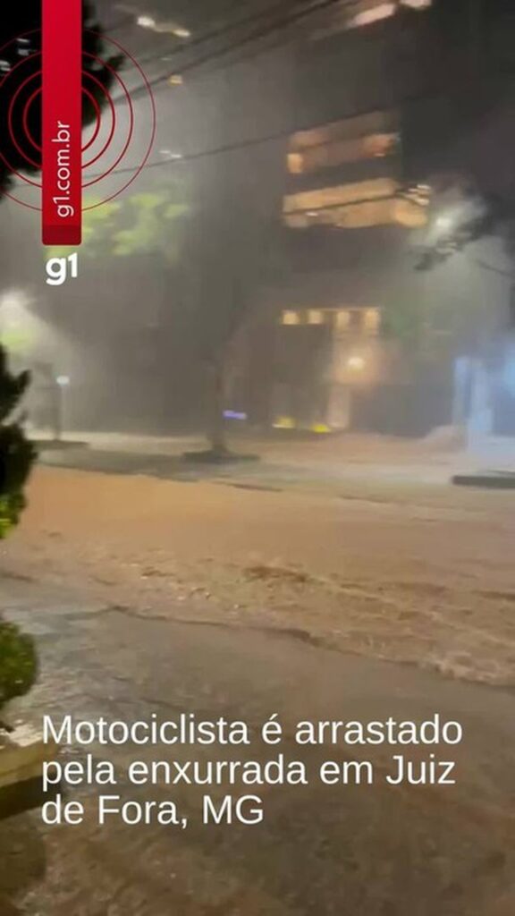 Motociclista é arrastado por enxurrada em Juiz de Fora; assista