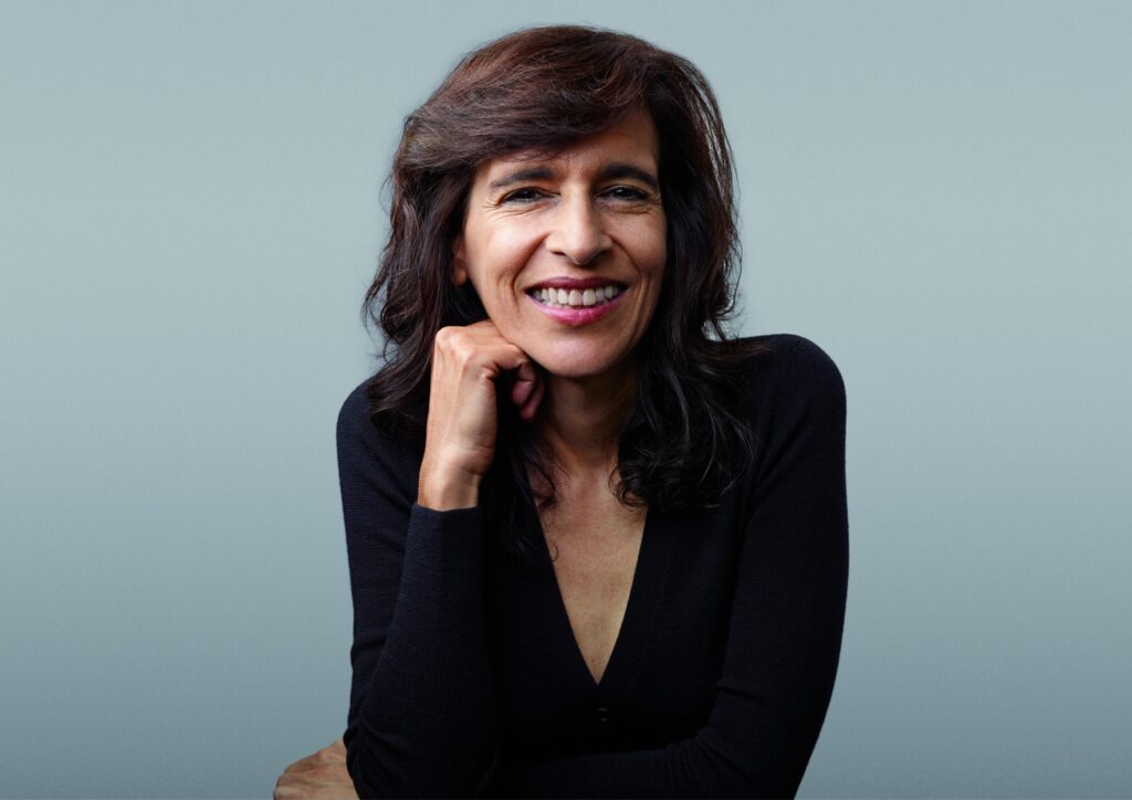 'Universidade implementa política pública': reitora destaque em lista da Forbes diz que universidades públicas sofrem ataque global