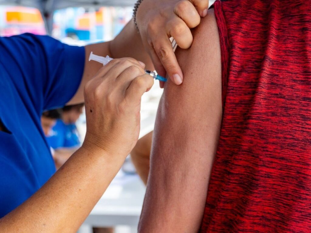 Baixada Santista tem Dia D de vacinação contra a gripe neste sábado