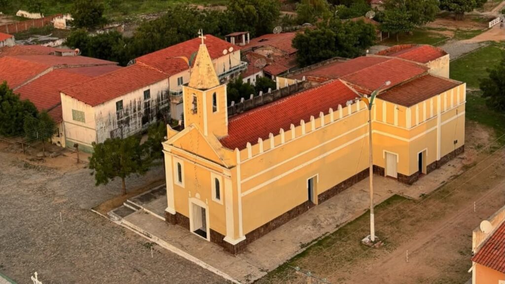 Esposa de chefe de facção que transformou vilarejo em 'território-fantasma' no Ceará é presa no RJ