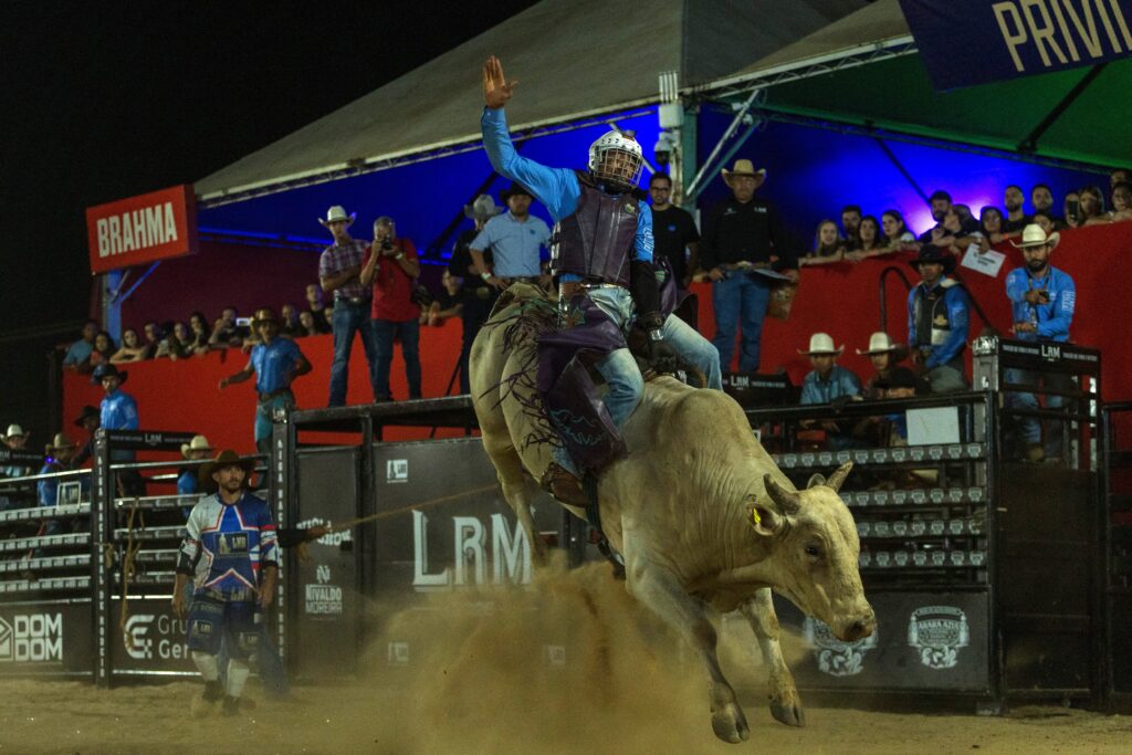 FOTOS: veja imagens do 2º dia de festa no Limeira Rodeo Music 2026
