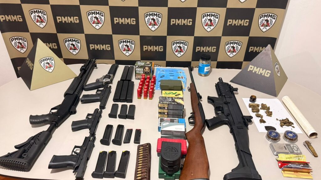 Homem é preso por violência doméstica após bater em carro de PM em MG