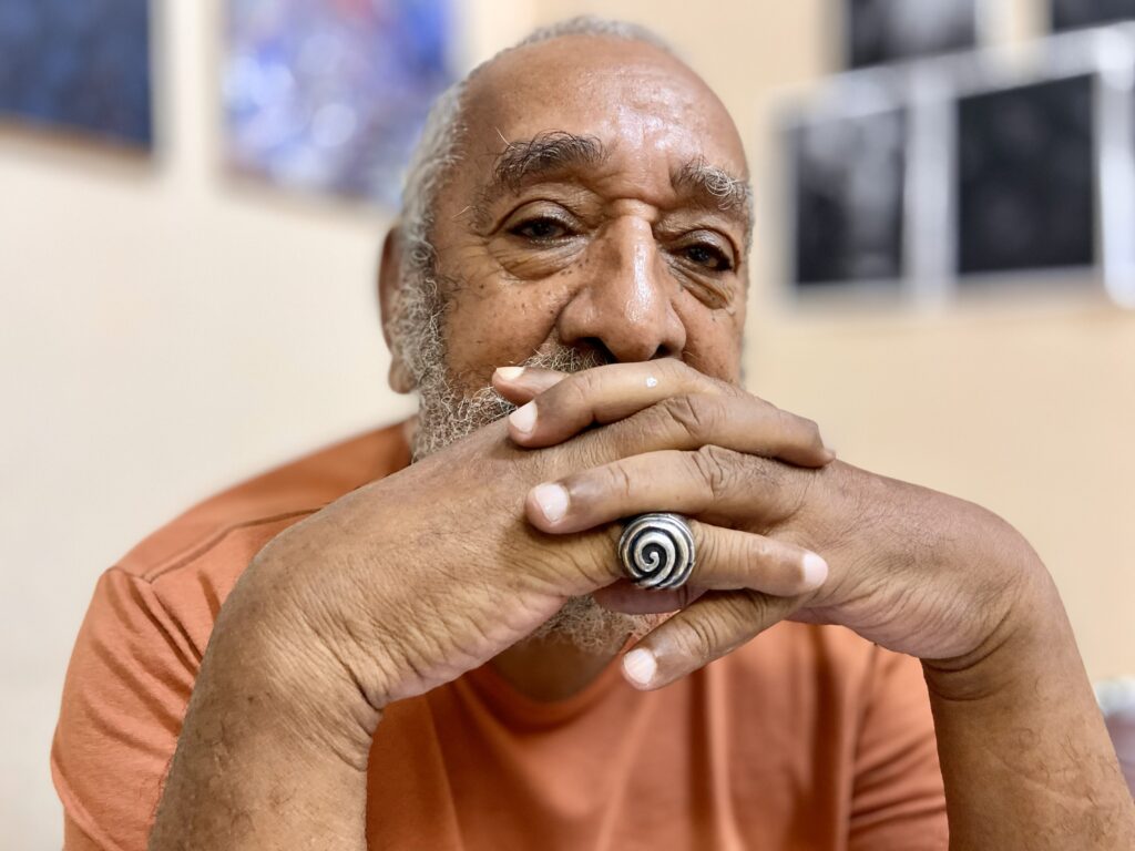 Idoso de 82 anos lança livro de poemas no Rio: conheça Altair