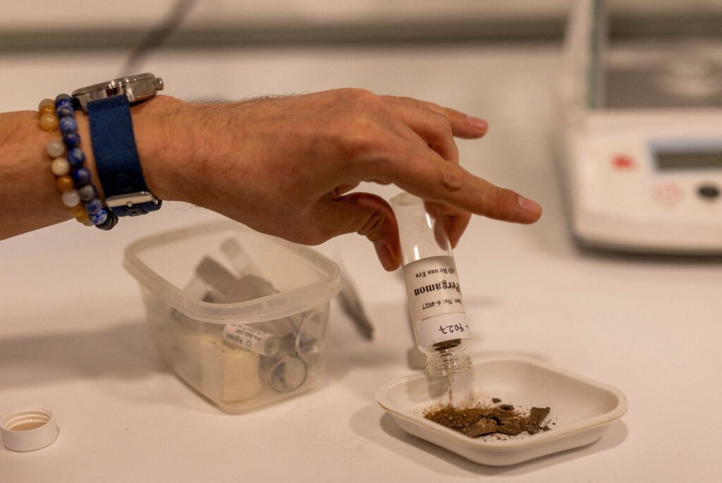 Romanos usavam fezes e óleo de tomilho para fins medicinais, indica estudo, após achado na Turquia