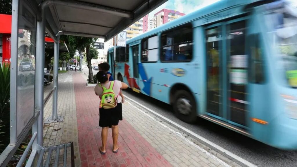 Simulado bloqueia avenida e altera 16 linhas de ônibus em Fortaleza