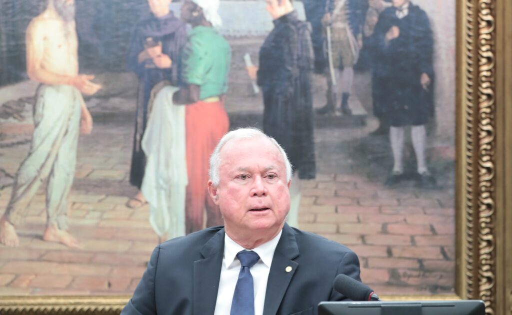 CCJ da Câmara dá aval à proposta que acaba com a escala 6x1