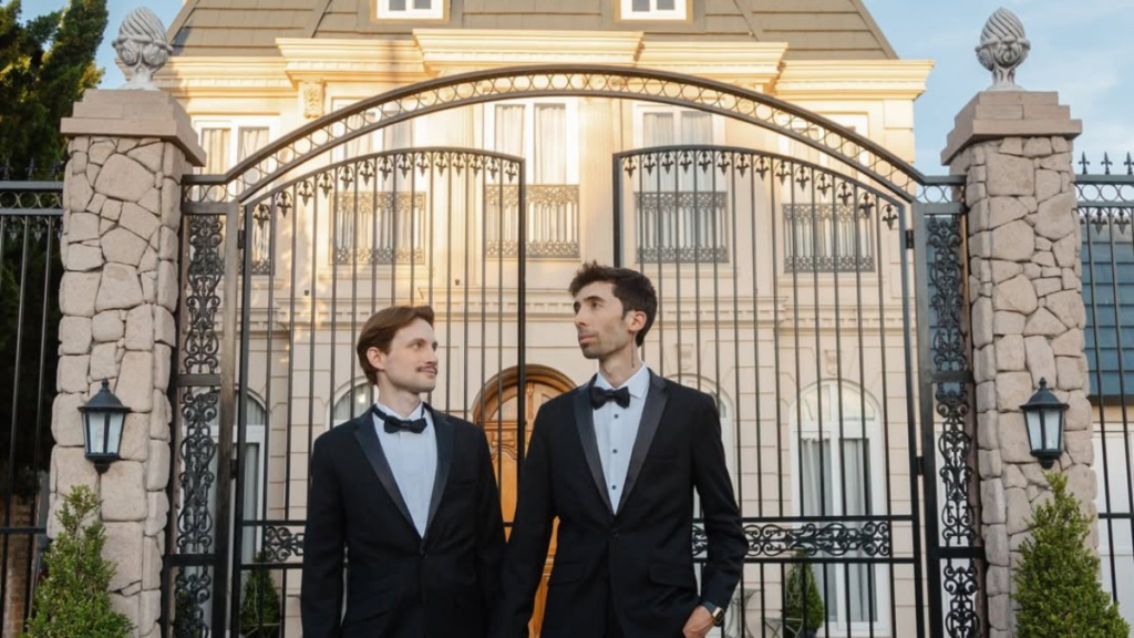 Casal constrói château francês no interior do RS e viraliza nas redes