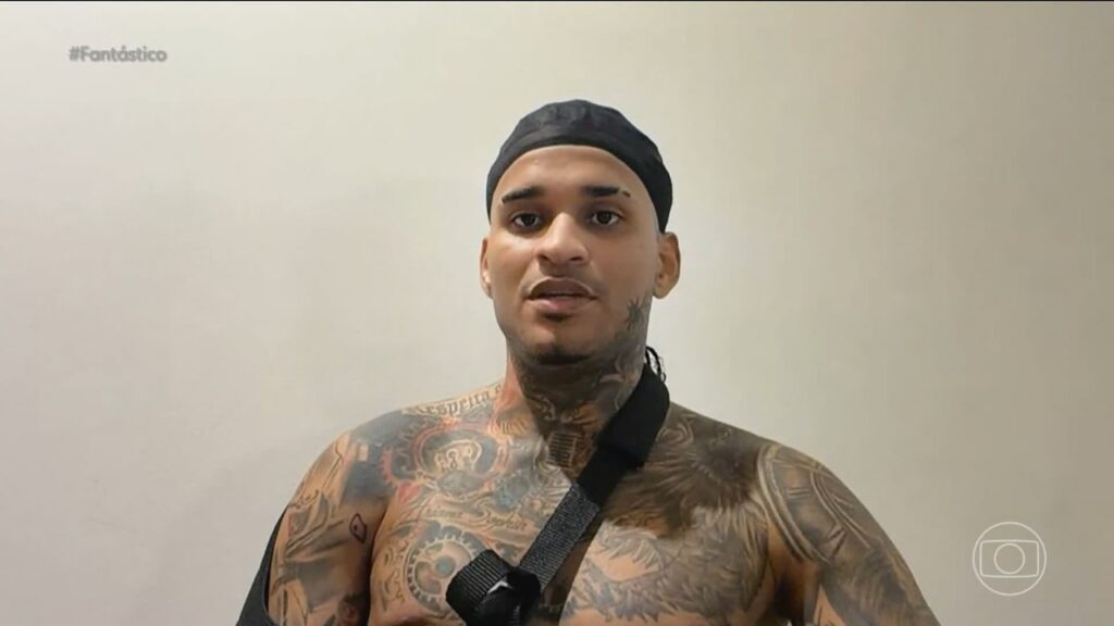 'Parecia um murro nas minhas costas', diz cantor Anderson Neiff após van ser alvo de tiros em SP; artista falou com exclusividade ao Fantástico