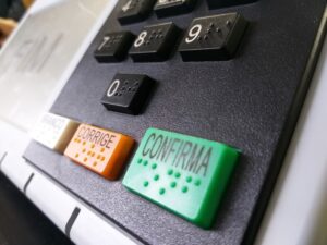 Por que não é possível se candidatar sem partido no Brasil