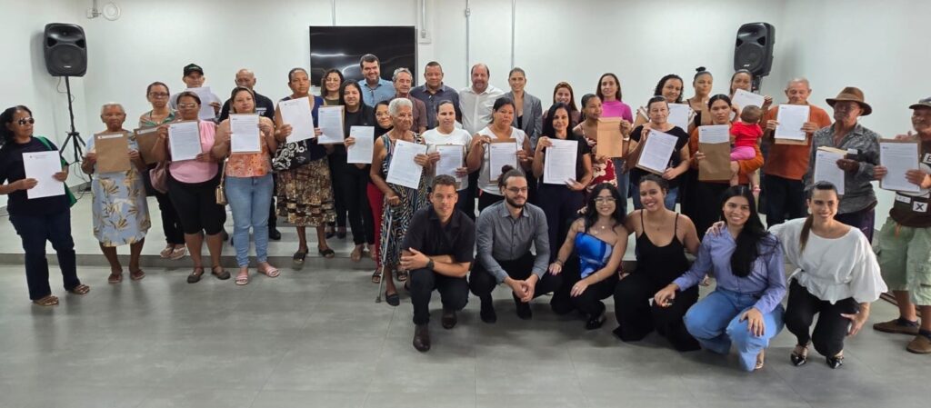 Prefeitura de Montes Claros regulariza imóveis de 50 famílias