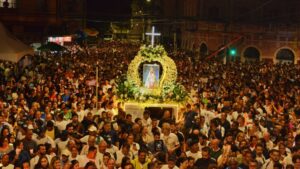 Romaria dos Homens reúne 1,2 milhão de fiéis sob chuva