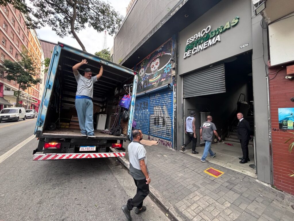 Espaço Augusta de Cinema e Café Fellini são alvo de despejo no Centro de SP: 'Pior dia da minha vida', diz dona