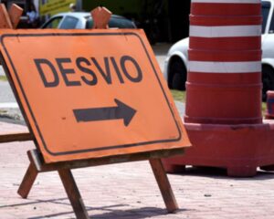 Sabesp interdita vias para obras de saneamento em Praia Grande; confira pontos