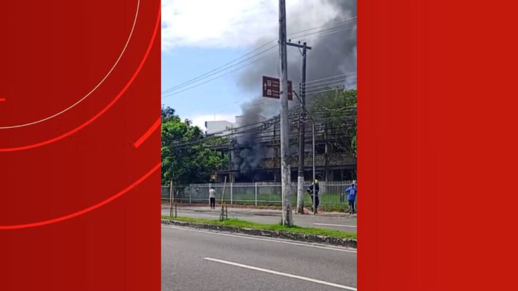 Incêndio atinge prédio onde funcionava unidade dos Correios na Zona Centro-Sul de Manaus