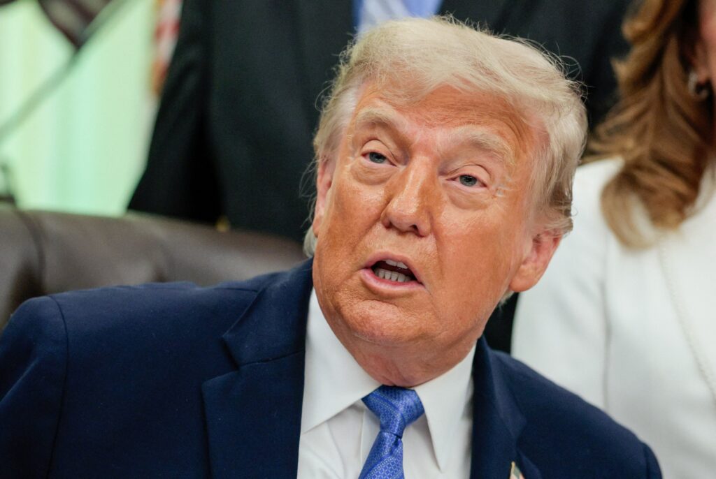 Irã fala em reabrir Estreito de Ormuz em até 30 dias; 'Navios do mundo, liguem os motores', diz Trump
