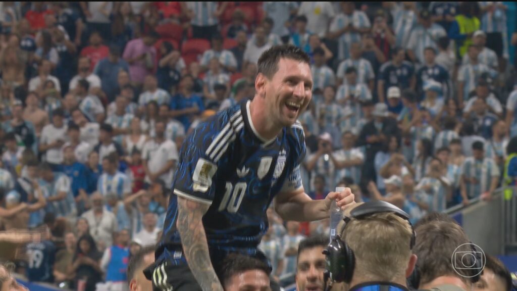 Argentina que chega a mais uma final de Copa do Mundo vibra no ritmo de um gênio do futebol: Lionel Messi