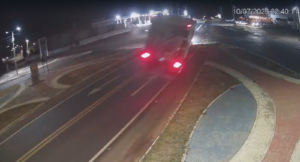 Carreta carregada de melão tomba na BR-226, no Oeste do RN