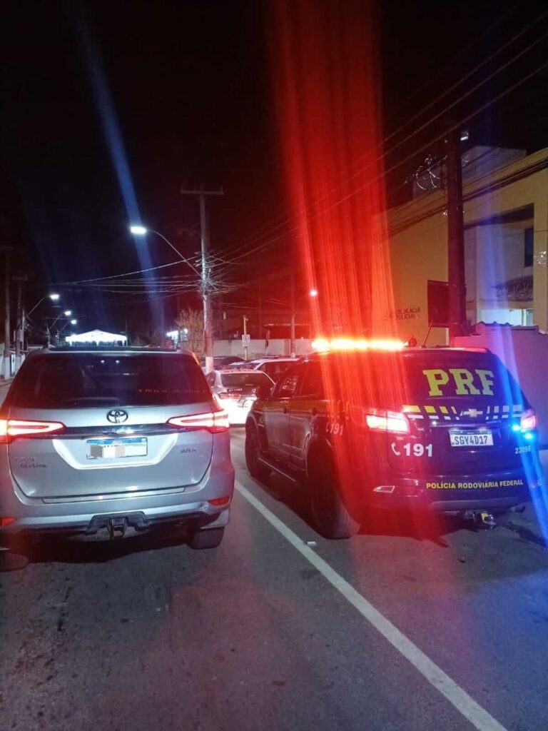 Carro com registro de furto é recuperado na Via Dutra, em Piraí