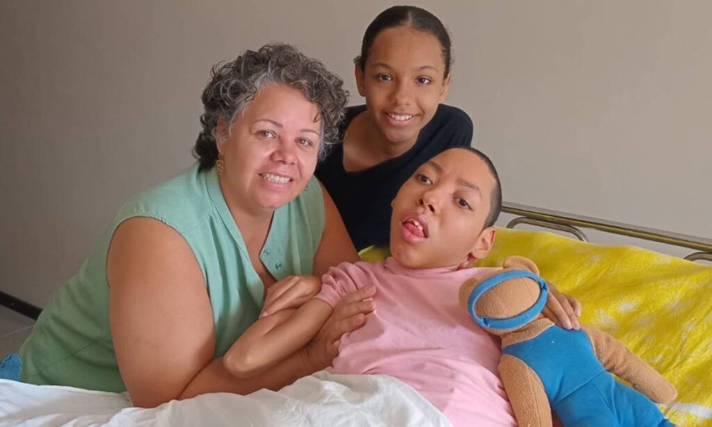 Inventora de absorvente dérmico estudava durante internações do filho