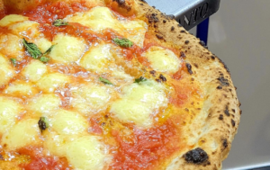 Palmito, ervilha, carne: italiano que vive em Ribeirão Preto, SP, conta quais ingredientes menos gosta nas pizzas brasileiras