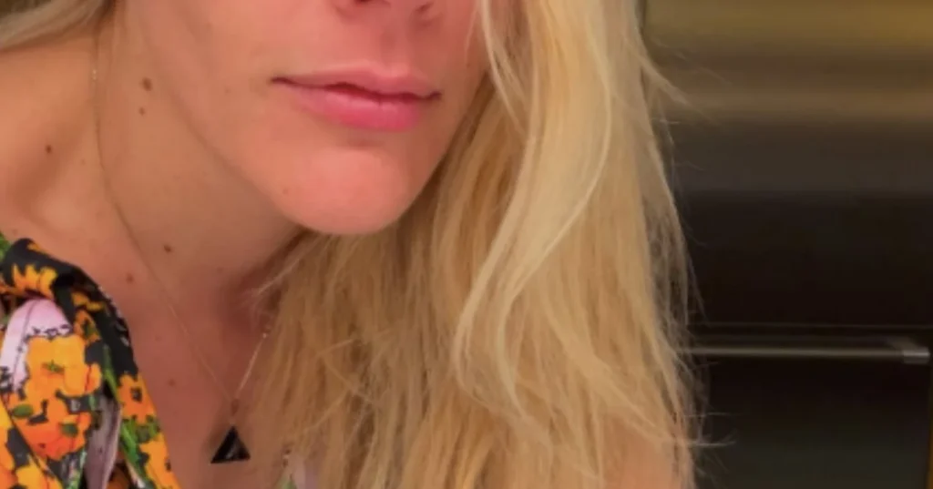 Atriz Busy Philipps revela diagnóstico de tumor cerebral e jornada de superação