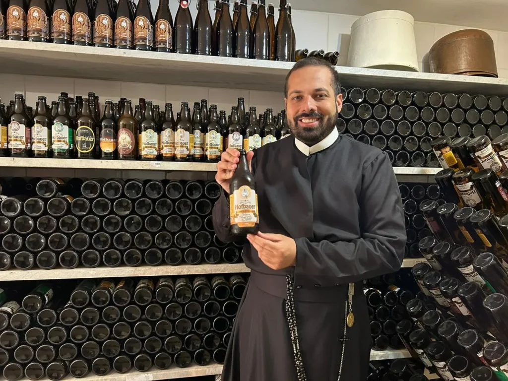 Cervejaria Hofbauer produz receita centenária europeia no porão da Igreja da Glória em Juiz de Fora