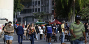 Crescimento populacional brasileiro desacelera e atinge 0,37% em 2026