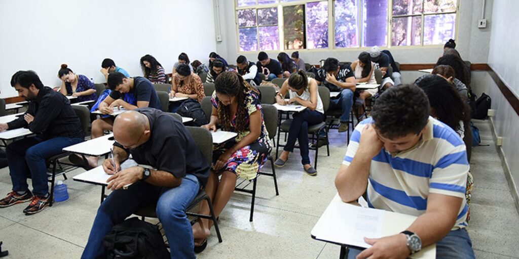 Encceja 2026 mobiliza milhares de estudantes em todo o Brasil neste domingo