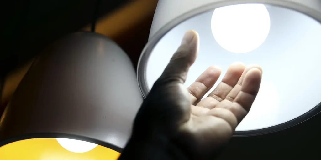 Ipca-15 recua 0,40% em agosto e marca a maior deflação desde 2022 com alívio na luz e comida