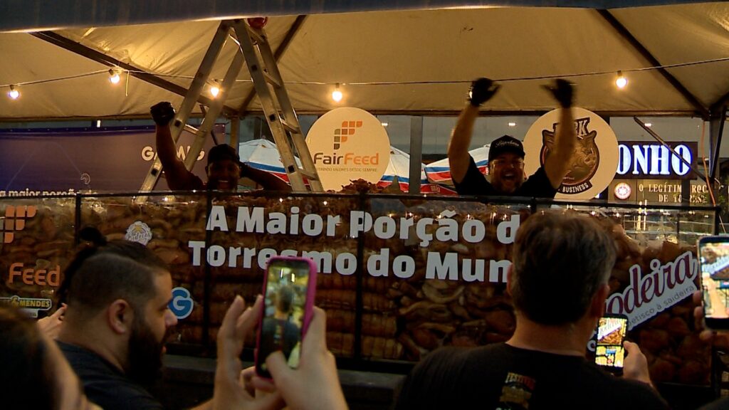 Juiz de Fora quebra recorde mundial com porção de 529 kg de torresmo