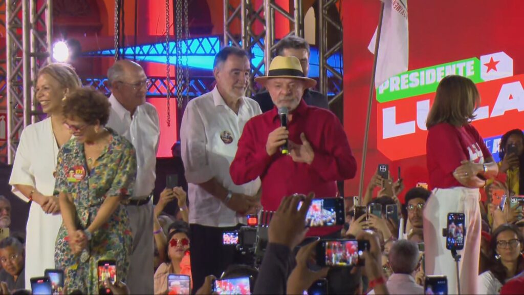Lula propõe cooperação com Trump contra crime organizado e contesta taxação de produtos