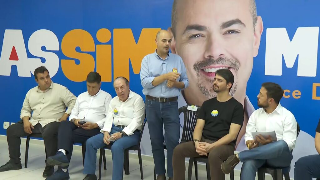 Mateus Simões detalha planos para saúde e educação em encontro com prefeitos