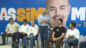 Mateus Simões detalha planos para saúde e educação em encontro com prefeitos