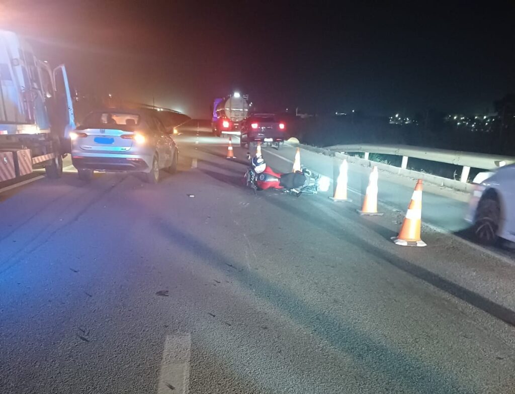 Motociclista sofre ferimentos graves em colisão na Br-262 em Nova Serrana