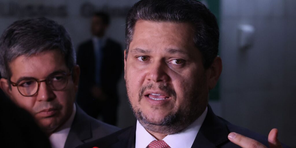 Omar Aziz relatará na CCJ do Senado a PEC de Alcolumbre que propõe o fim da escala 6x1