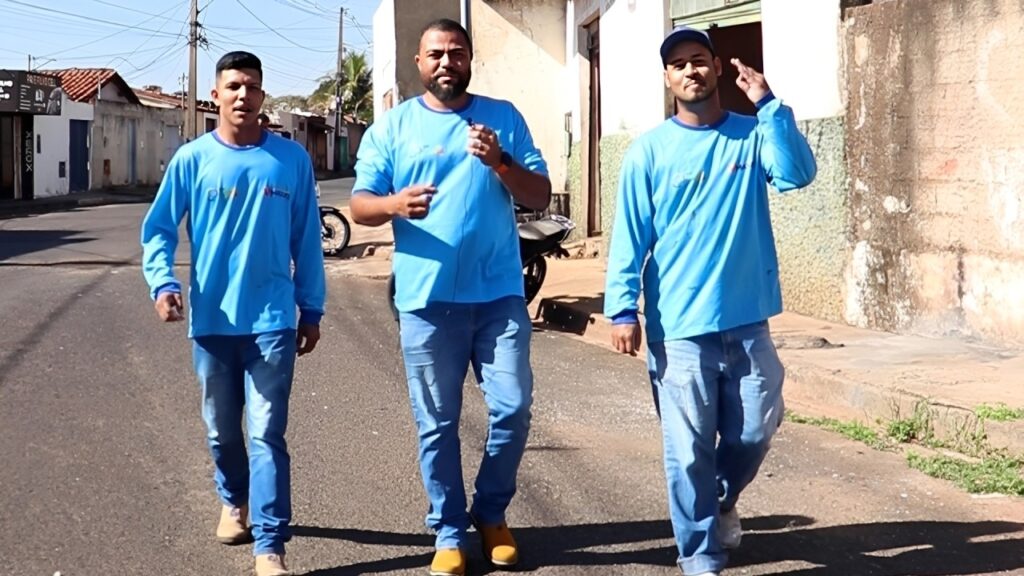 Pintor de Uberlândia revitaliza fachadas de famílias carentes em projeto solidário