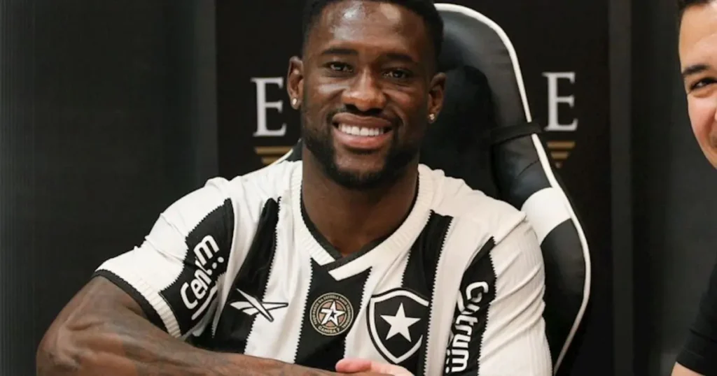 Bastos acerta com Fortaleza e reforça sistema defensivo na reta final da Série B