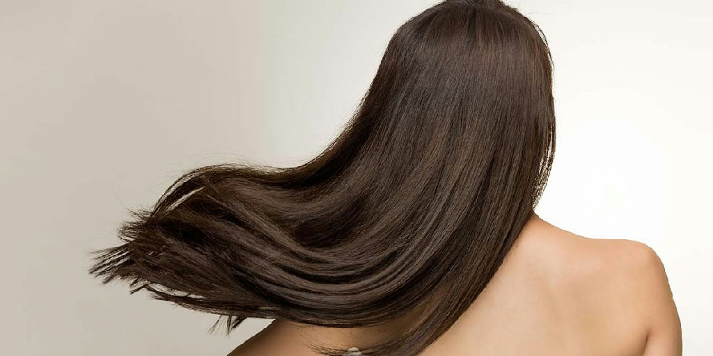 Cabelo alinhado sem química: a técnica caseira que ganha espaço na rotina de cuidados
