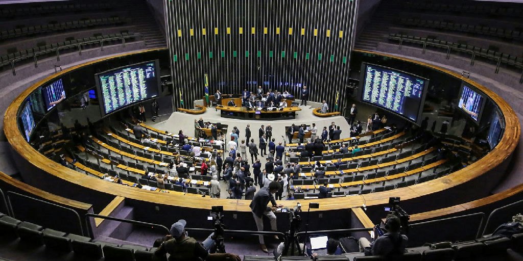 Câmara aprova MP que zera taxa das blusinhas e matéria segue para o Senado