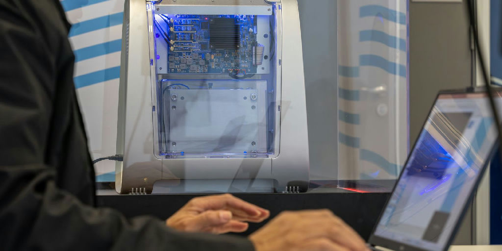 Computador quântico educacional chega ao Senai para preparar profissionais do futuro