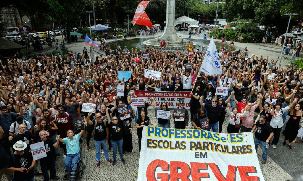 Docentes da rede privada do Rio iniciam paralisação de 24 horas por reajuste e melhorias