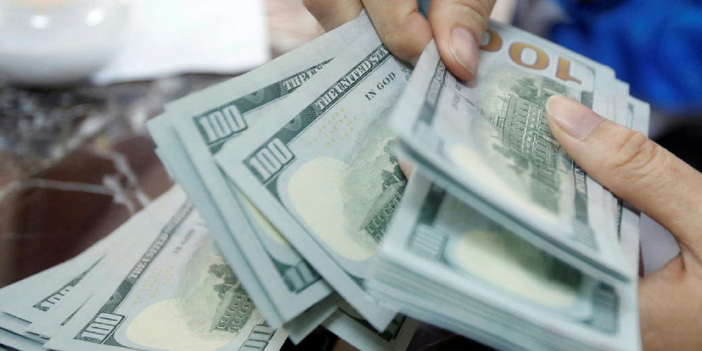 Dólar encerra próximo de R$ 5,15 em dia de cautela e aversão ao risco nos mercados