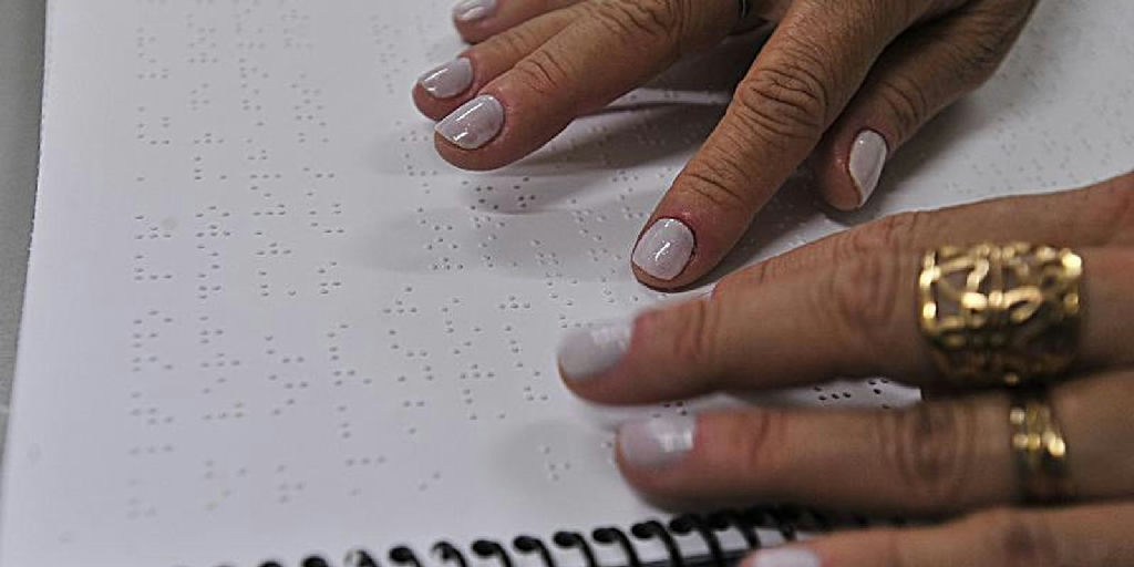 Reabilitação visual no Brasil enfrenta desafio de visibilidade e aposta na tecnologia