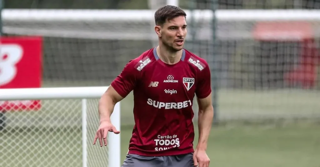 São Paulo tenta rescindir com Cédric e Enzo Díaz para aliviar folha salarial milionária